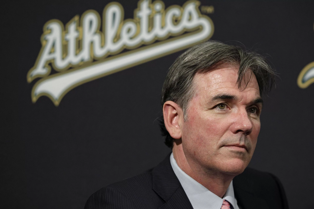 Билли бина. Billy Beane Oakland. Билли Бин Окленд Атлетикс. Билли Бин генеральный менеджер. Билли Бин 2002.