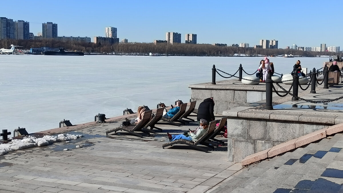 ВЕСНА все-таки пришла в парк Северного Речного вокзала (Москва) –  рассказываю почему стоит здесь «позагорать» | Куда? Подальше! | Дзен