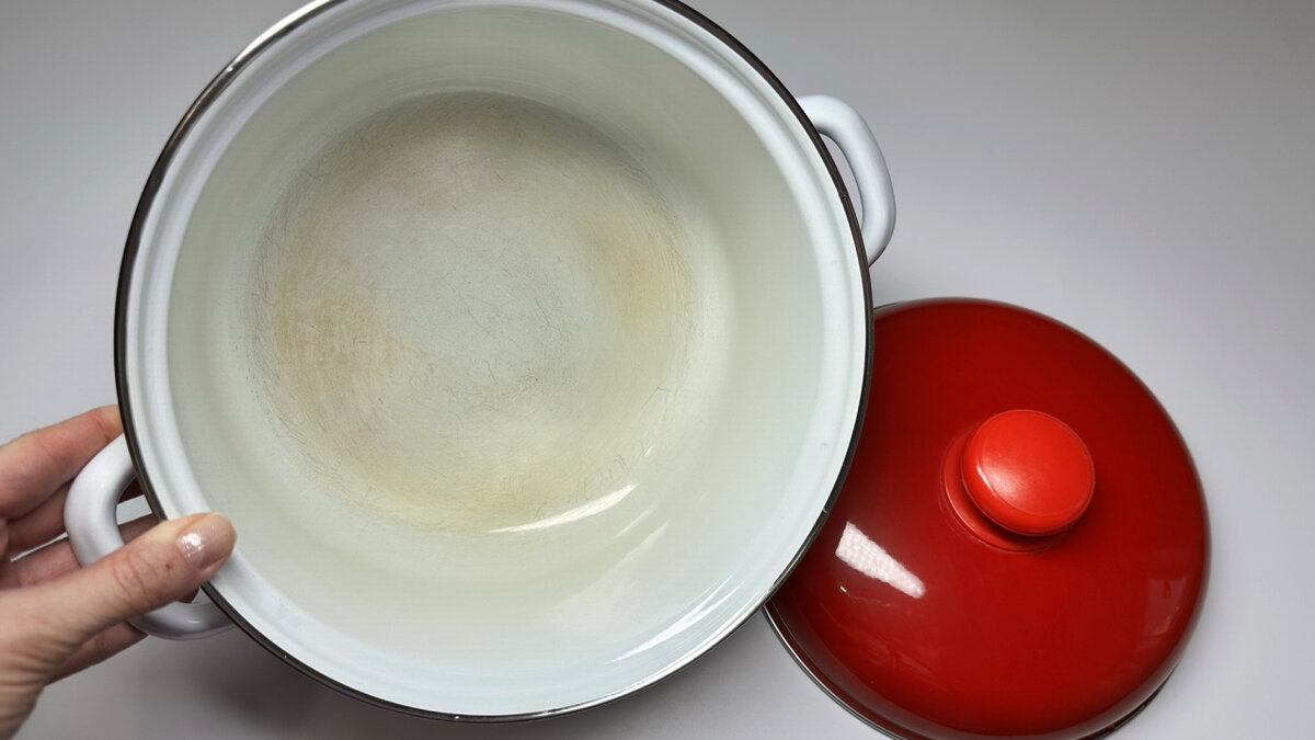 Эмалированные кастрюли отмываю даже руки не мараю. Дно блестит, как ...