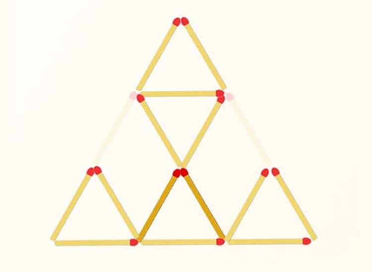 Какое наибольшее число одинаковых пятиклеточных фигурок. Треугольник из спичек загадка. Из шести спичек сложите четыре одинаковых треугольника. Три спички треугольником и одна наверху. Головоломка с треугольником и одной спичкой.