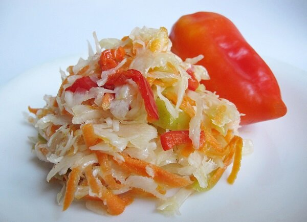 капуста с томатами и морковью