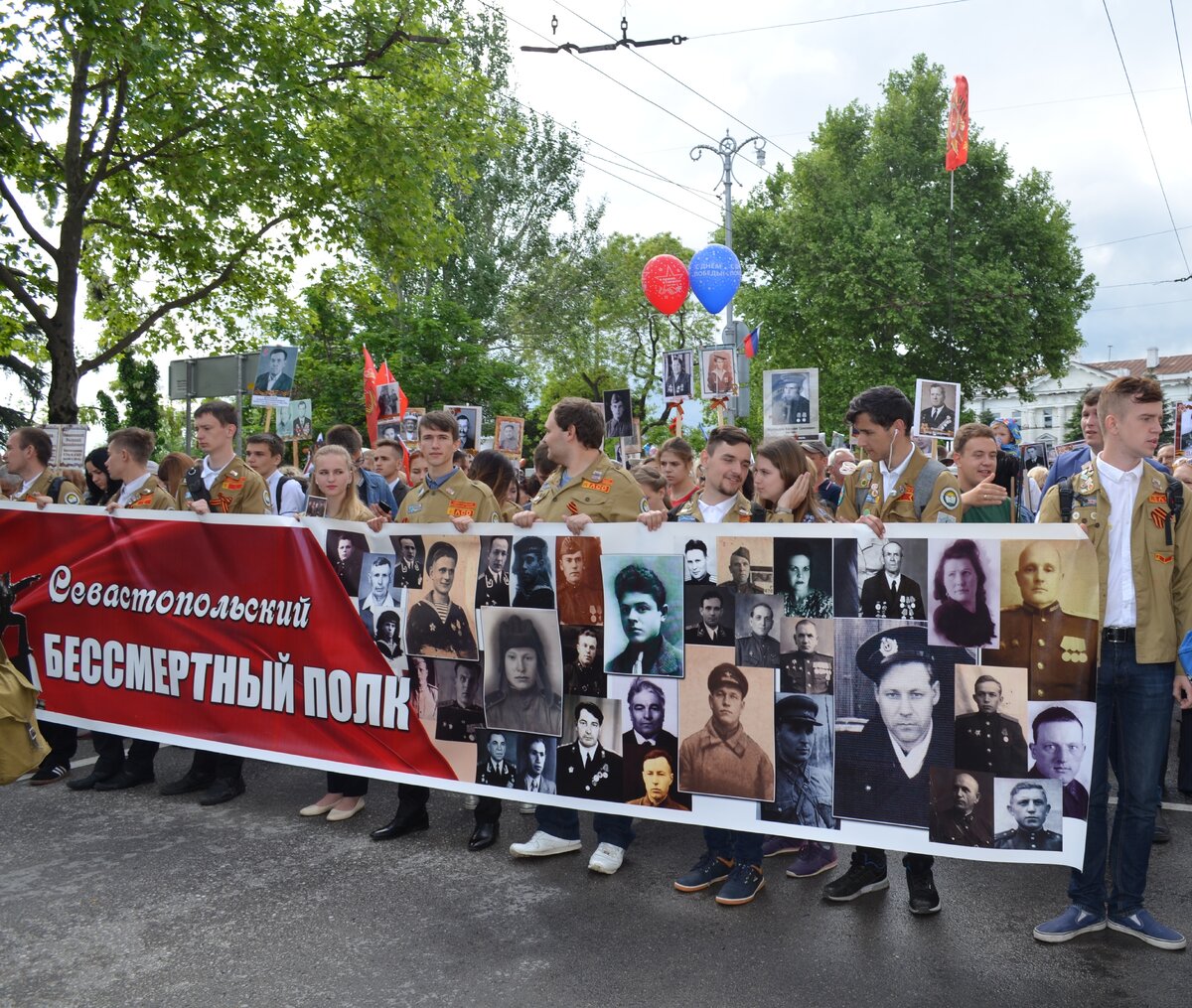 В день празднования 73-й годовщины Победы в Великой Отечественной войне 1941-1945 годов и 74-й годовщины освобождения Севастополя от фашистских захватчиков, прошла акция «Бессмертный полк».
