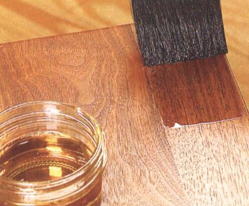  Лак - это специальный материал образующий защитную пленку на поверхности.  Мы применяем его в разных сферах отделки от ногтей до автомобиля. Огромное разнообразие лаков представляет мебельная сфера. Итак рассмотрим виды мебельных лаков и их применение. 