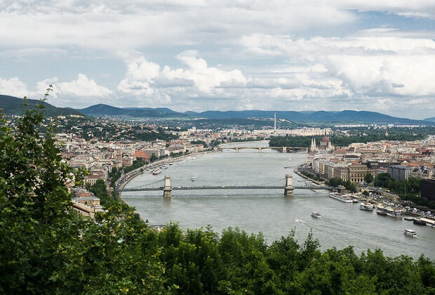 Лучший вид на Будапешт открывается с холма Геллерт 