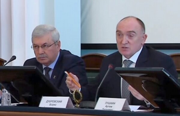 На фото: глава Заксобрания области Владимир Мякуш и губернатор Борис Дубровский