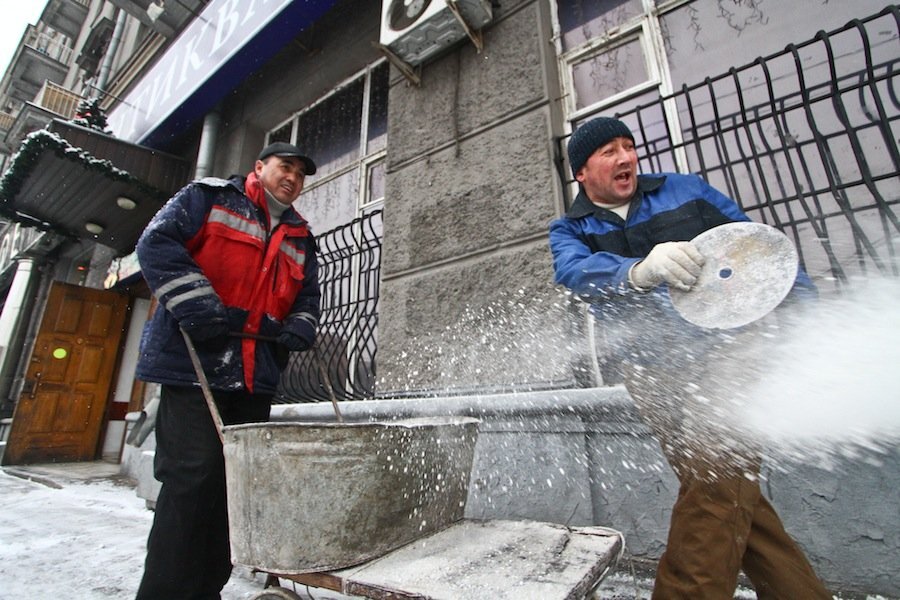 Применение реагентов в Москве. Фото: http://uvaomos.news.