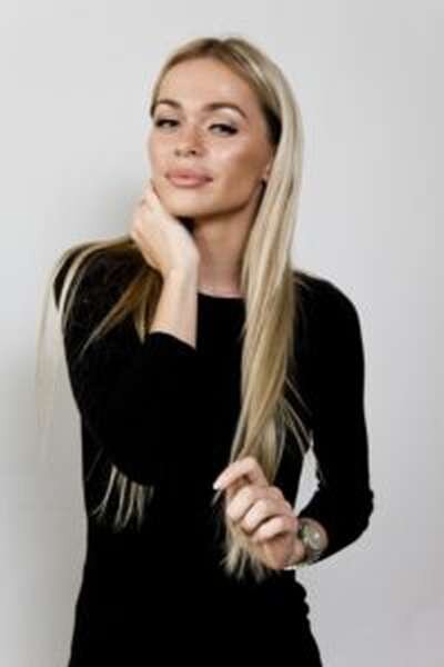 Имя: Анна Хилькевич Отчество: Александровна Место рождения: г. Ленинград День рождения: 15 октября 1986 (32 года) Рост: 160 см, Вес: 51 кг Деятельность: актриса Знак Зодиака: Весы
Инстаграм: annakhilkevich