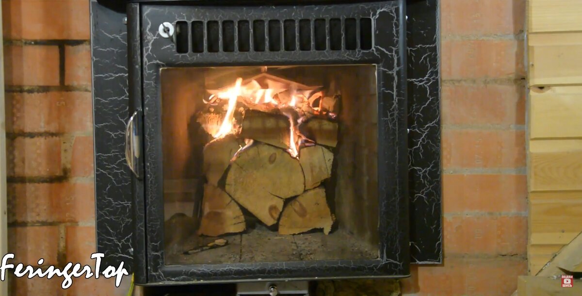 Горение проходит сверху вниз вдоль стенок топки (вокруг полена)