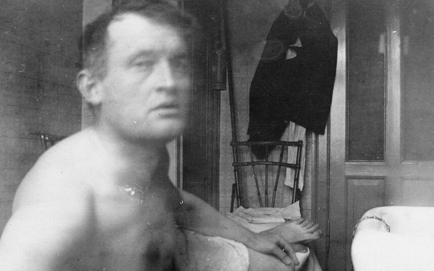 Деталь автопортрета Мунка из клиники в Копенгагене, 1908-09.