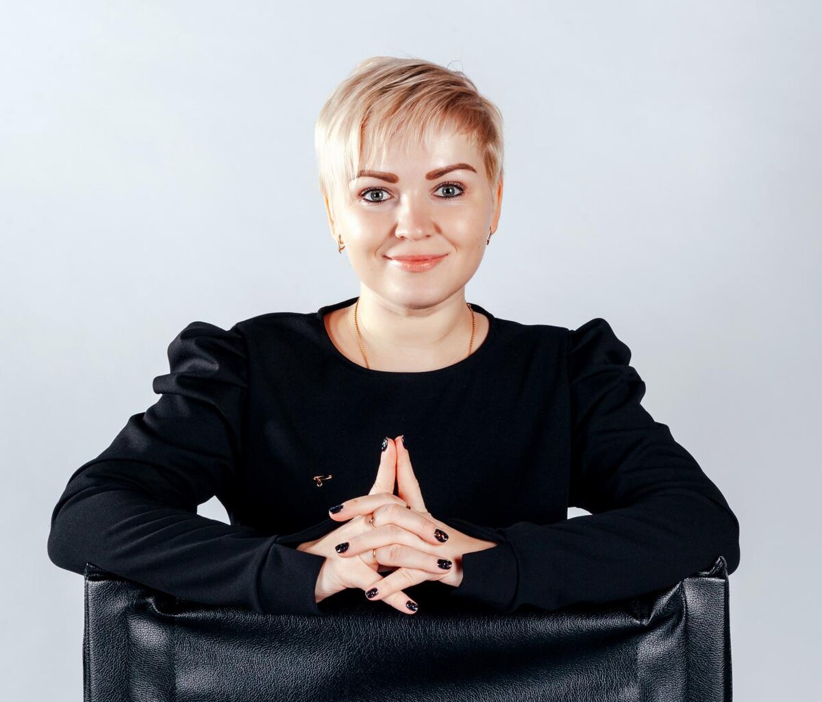 – «Если сказать кратко, то «Special events» - это комплекс мероприятий, проводимых компаниями в целях привлечения внимания общественности к самой компании, к её деятельности и продуктам, а также с целью внедрения корпоративных коммуникаций», - рассказывает руководитель event-отдела агентства «Авентура» Евгения Глушенкова. – «Следовательно, «event-менеджер» – это специалист, занимающийся организацией деловых, корпоративных и развлекательных мероприятий для компаний и частных лиц».