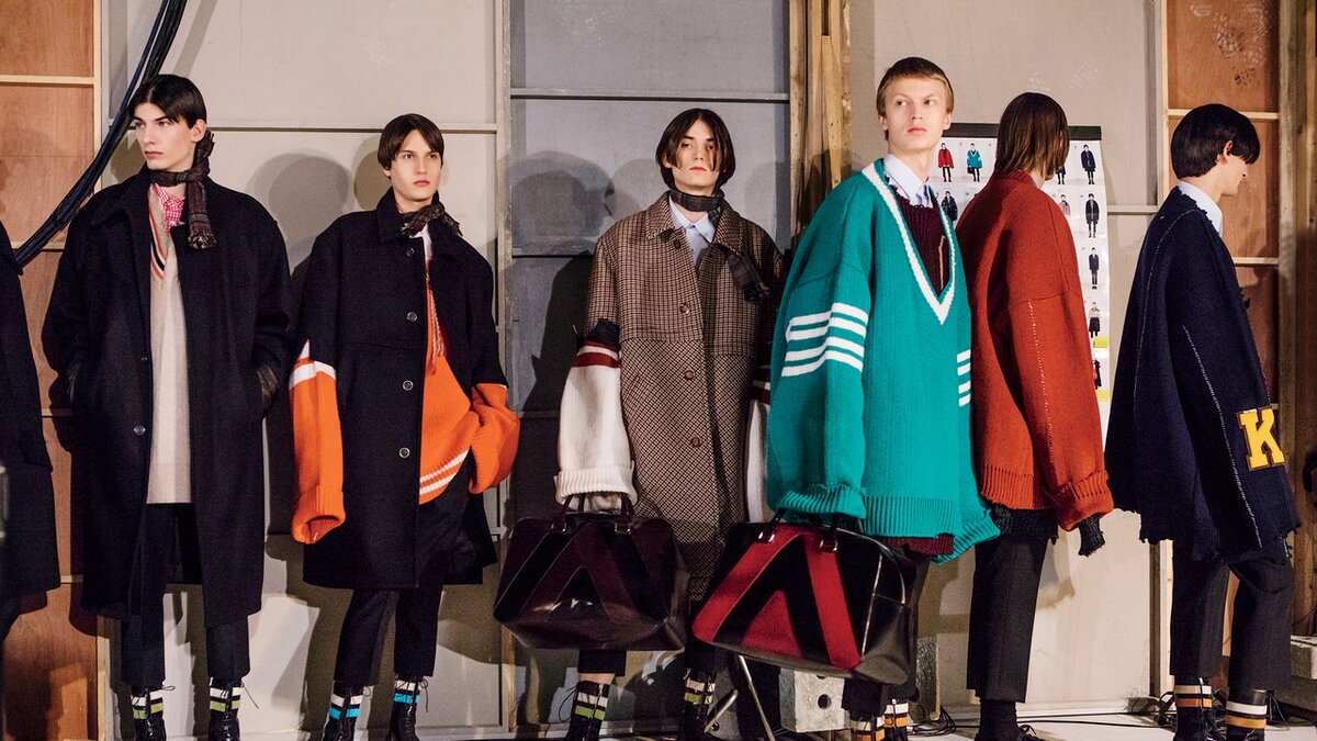 Показ коллекции Raf Simons, осень/зима 2016-2017 гг.