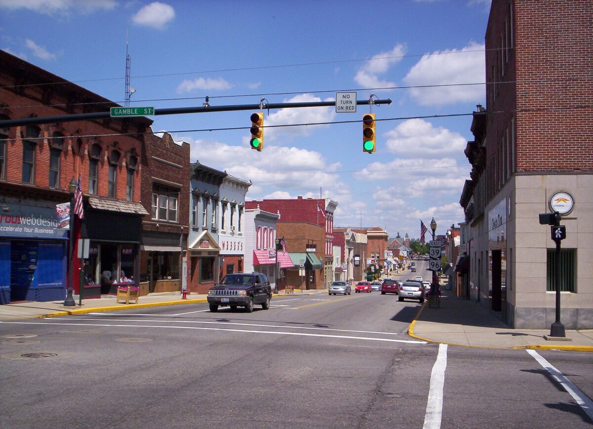 Шелби Источник:https://upload.wikimedia.org/wikipedia/commons/d/d8/Downtown_Shelby_Ohio.JPG