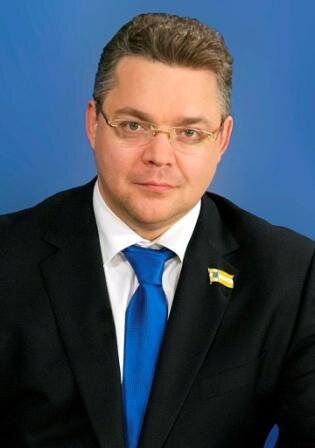 "Сегодня в Ставрополе произошел вопиющий инцидент, человек с ножом напал на сотрудников редакции "Родина", ранения получили четверо. Это уголовное преступление, сейчас нападавший задержан", - написал Владимиров. 