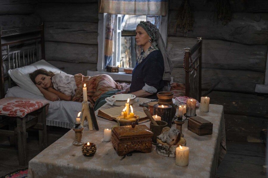 Кадр из сериала "Ведьма"