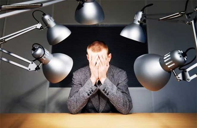 Фото взято из общедоступного источника с сайта: https://legalquest.ru/ugolovnyj-process/dopros-svidetelya-i-poterpevshego-na-predvaritelnom-sledstvii-ochnaya-stavka-predyavlenie-dlya-opoznaniya-i-proverka-pokazanij-na-meste-kak-sledstvennye-dejstviya.html