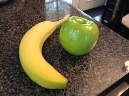 Второй завтрак - банан + яблоко зеленое + миндаль 20 гр.