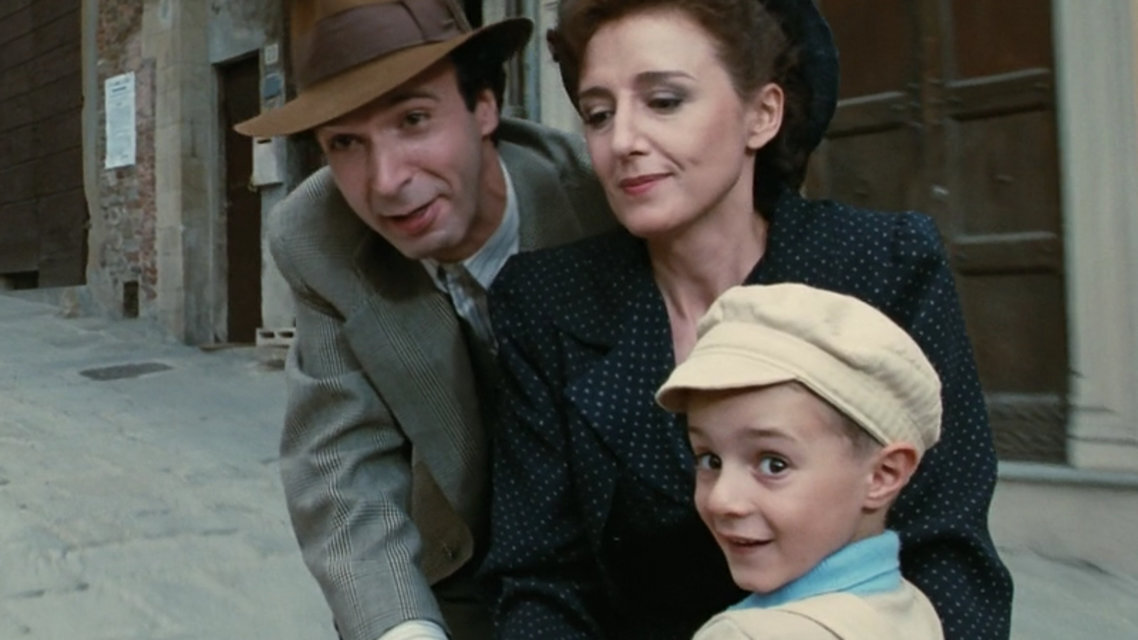 Кадр из фильма "Жизнь прекрасна"