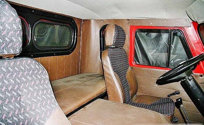 Салон УАЗ-33095 с улучшенной отделкой и комфортными сидениями ( боковой поддержкой).