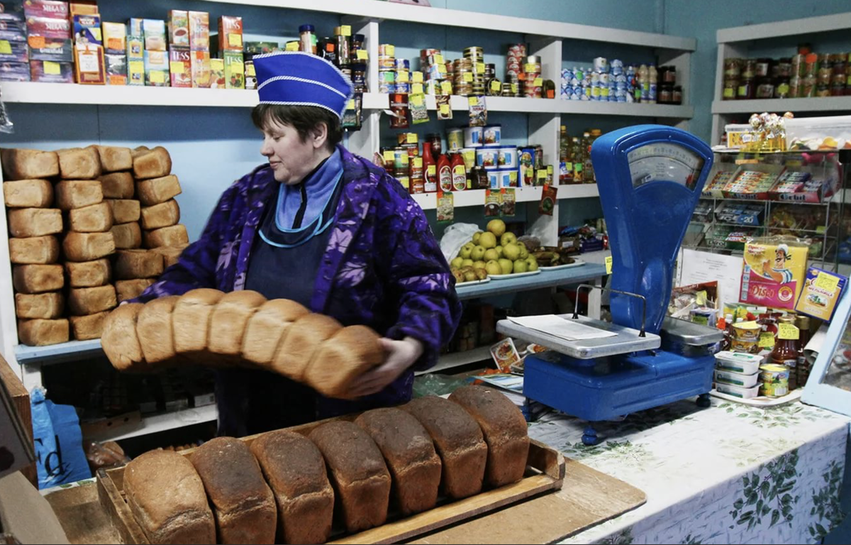 Пошел в магазин без денег, а вернулся с покупками. Такое возможно только в деревне