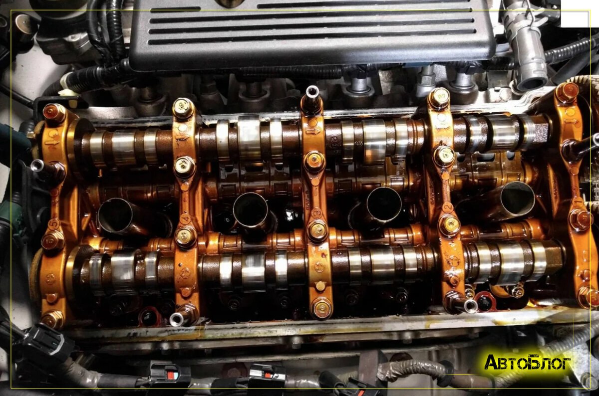 Клапанная крышка снятая