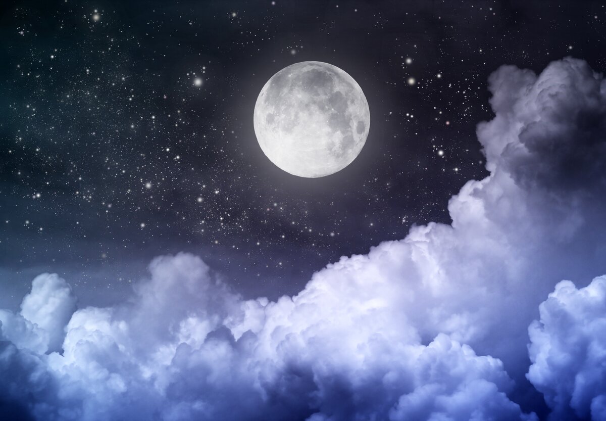 ночное небо с полной луной