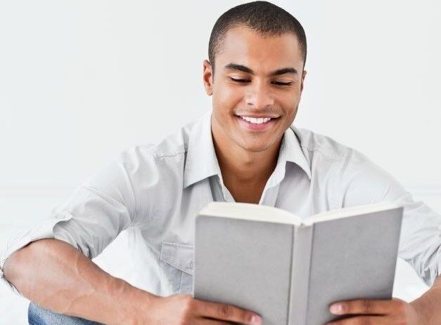 Фотография взято из Яндекс.Картинок для иллюстрации счастливого чтения.