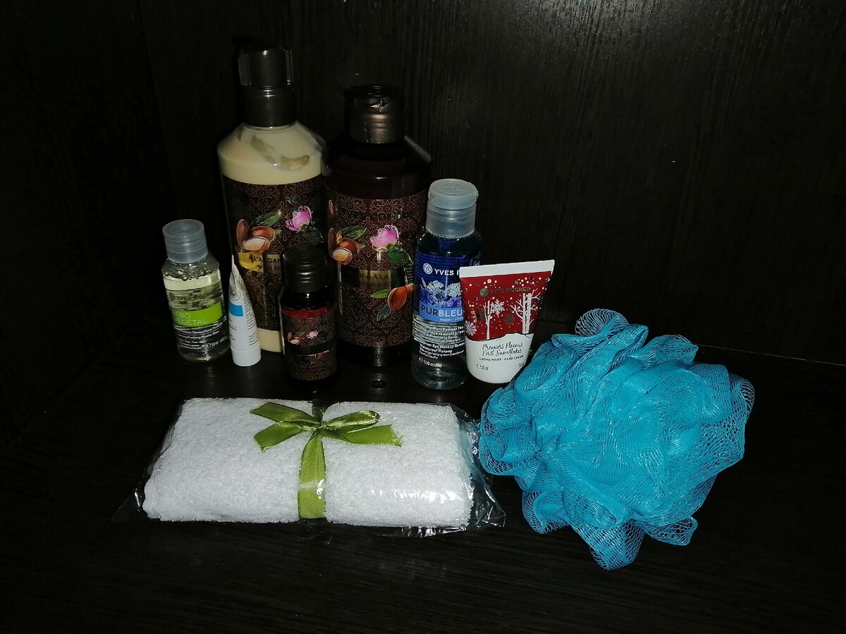 На фото из моих покупок только большой гель для душа и молочко для тела 