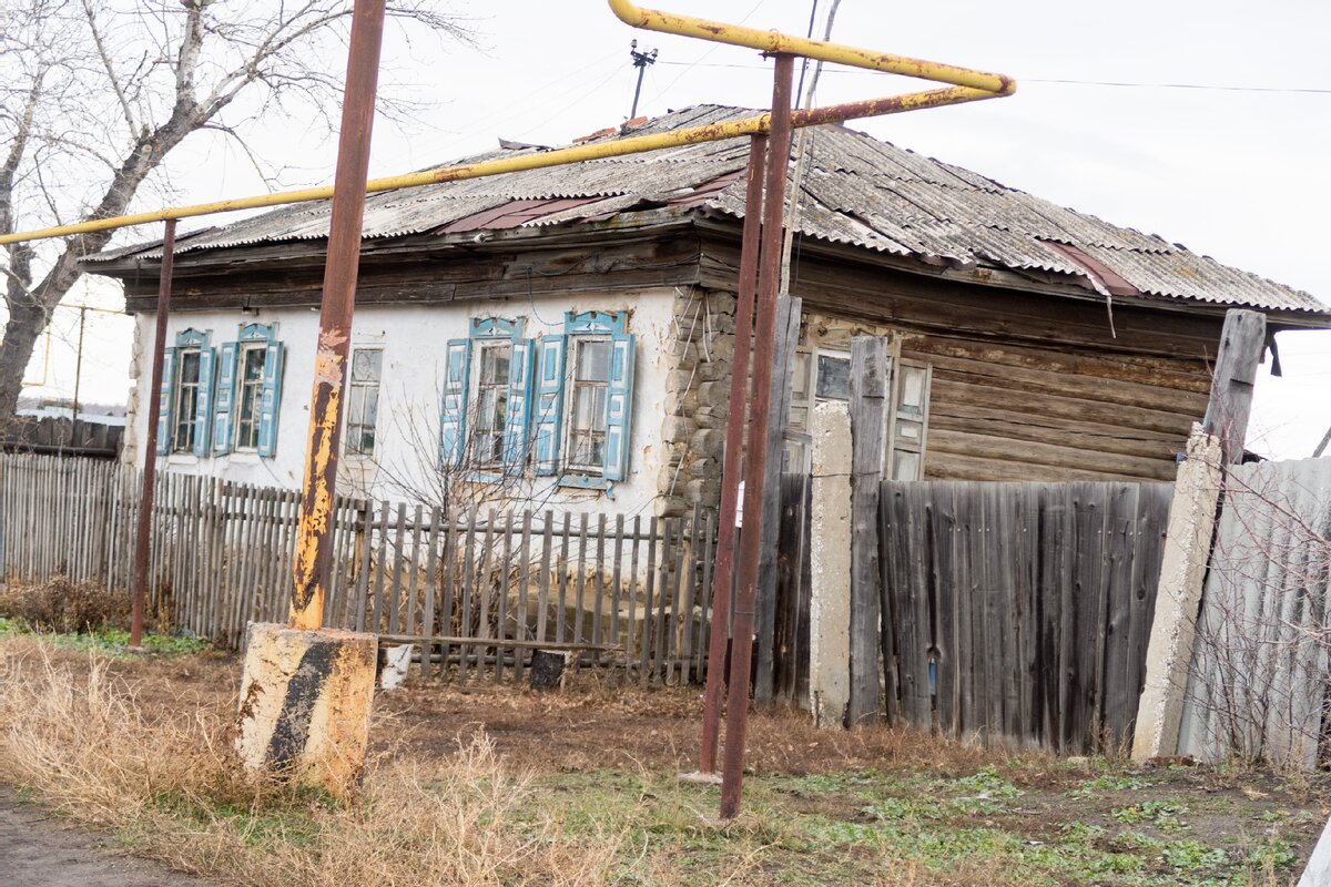 Дома в деревне (Мордвиновка). Действительно ли одни халупы? Как они выглядят?