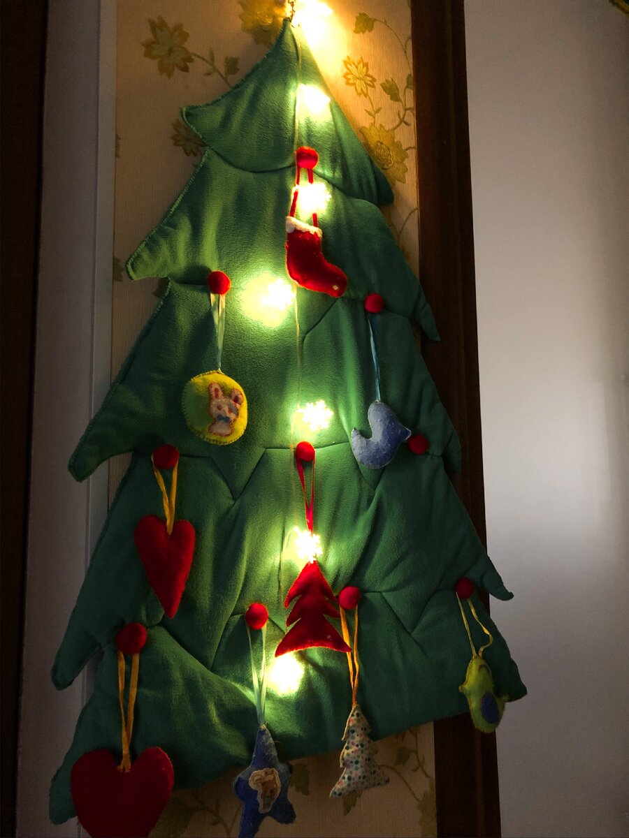 Фетровая елочка и игрушки
