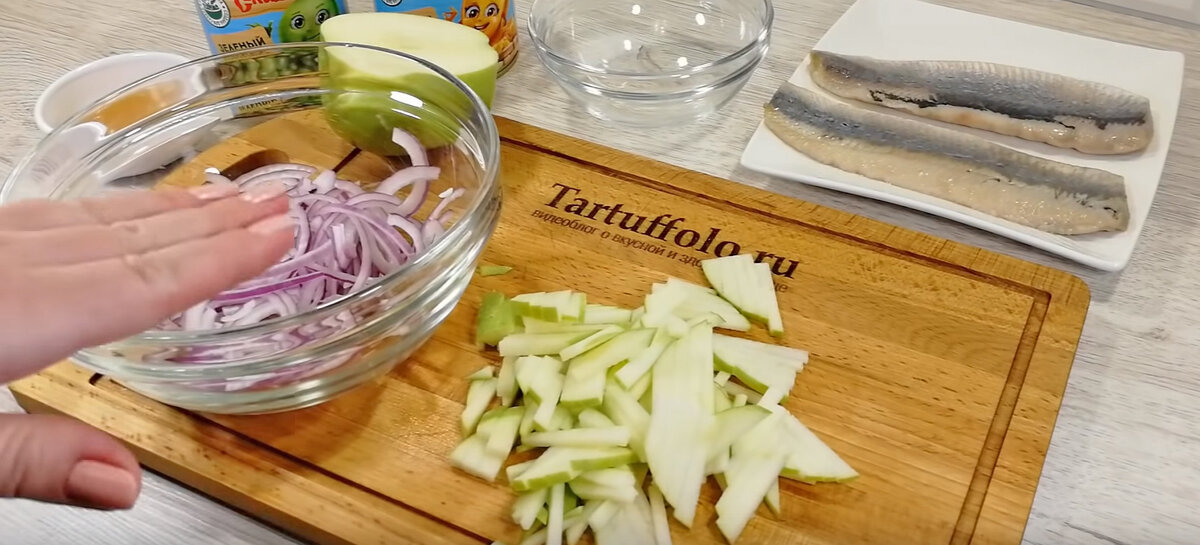 Салат с малосольной селедкой за 10 минут + рецепт постного майонеза