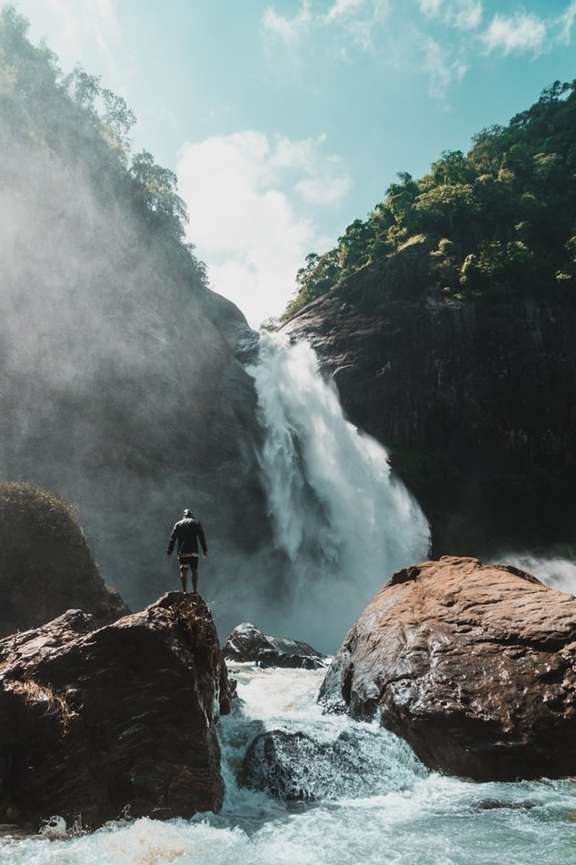  Вот пример утверждения веры: "я бесстрашно добиваюсь успеха, независимо от обстоятельств, и остаюсь победителем во всем". Это утверждение говорит о способности преодолевать жизненные неудачи и разочарования, в то же время, достигать поставленной цели.