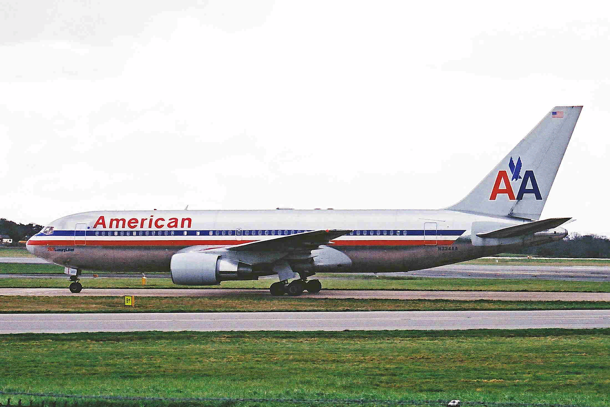 N 2001 n 2001. Рейс 11 American Airlines 11 сентября 2001 года. Боинг 767 Американ Эйрлайнс. Самолёт Американ Эйрлайнс рейс 11. Боинг 767 American Airlines 11.