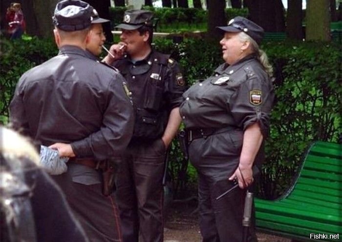 Наши доблестные служители порядка, которые вообще никогда не употребляют наркотические средства и всегда готовы "помочь" лишиться хлеба насущного и вместе дружной компанией всё уничтожить!