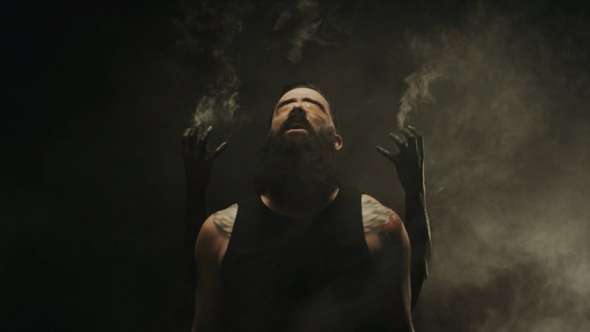 кадр из официального клипа Skillet "Save Me"