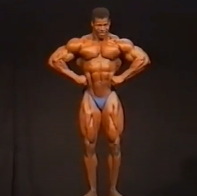 Весьма хорош, но с голенью не повезло видимо.