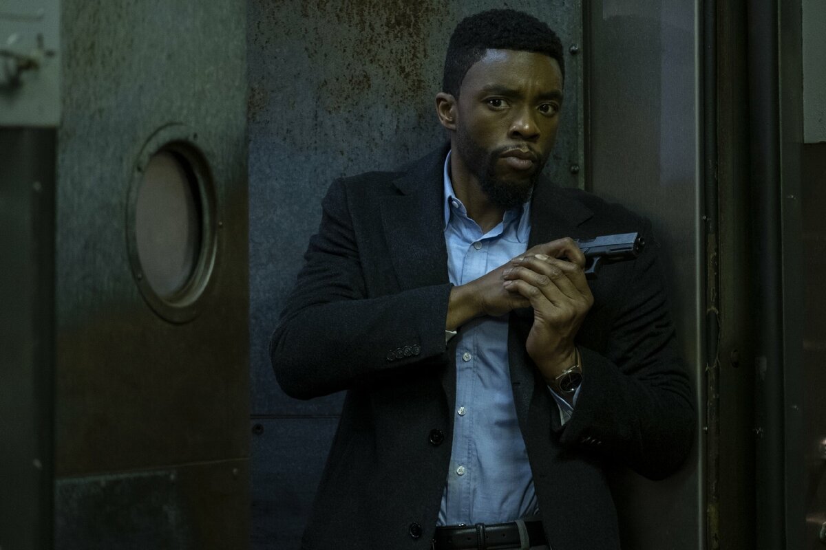 Триллеры. 21 Мост (2019). Чедвик Боузман 21 мост. Мост фильм 2019. 21 Bridges фильм 2019