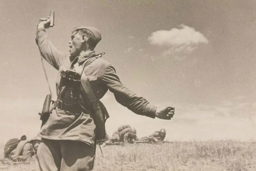 Картинка политрук за родину