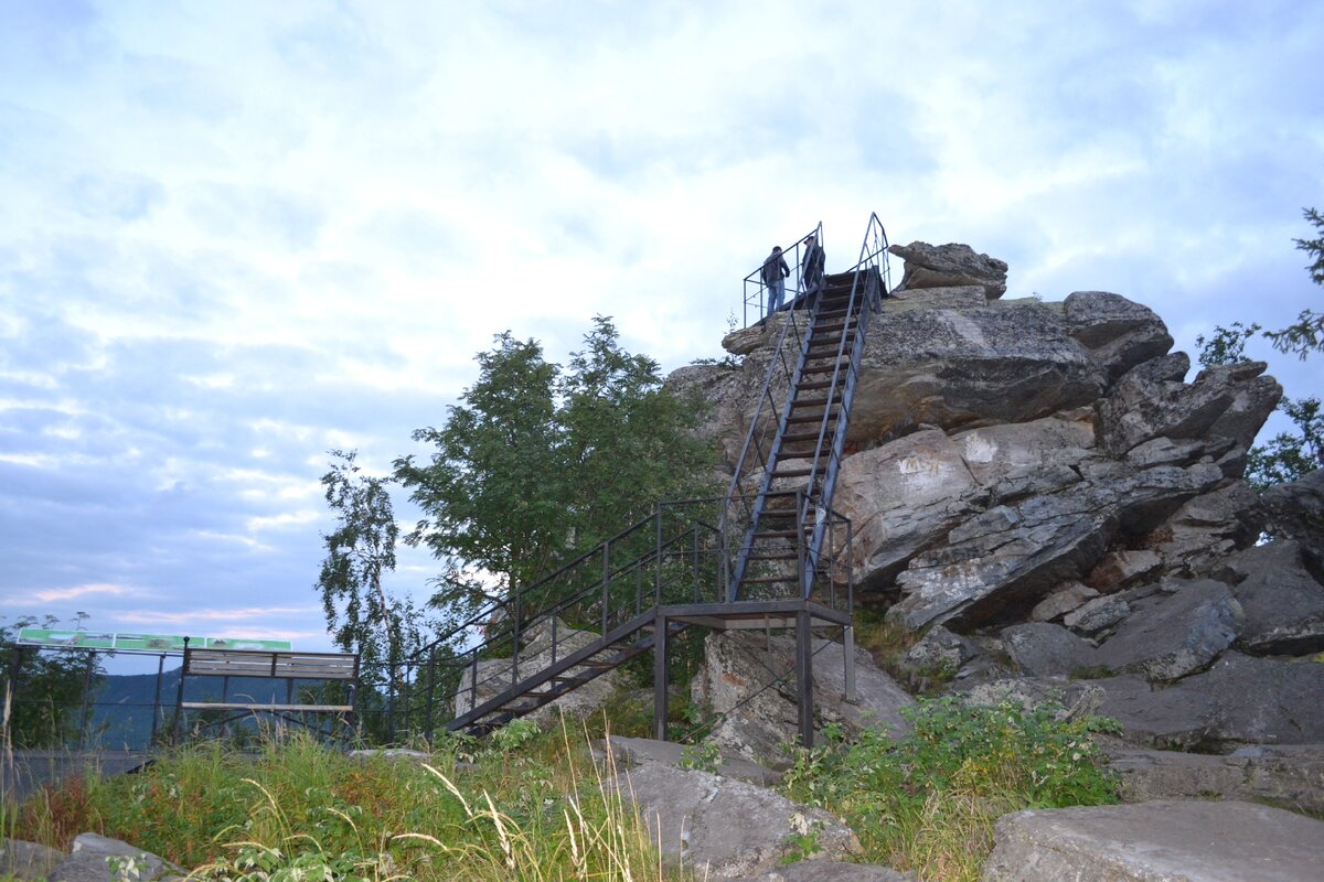 Черная скала