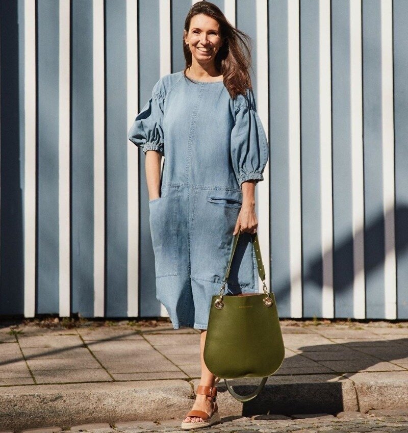 Высоким женщинам большие сумки угрозы не представляют. Источник instagram.com/befifty