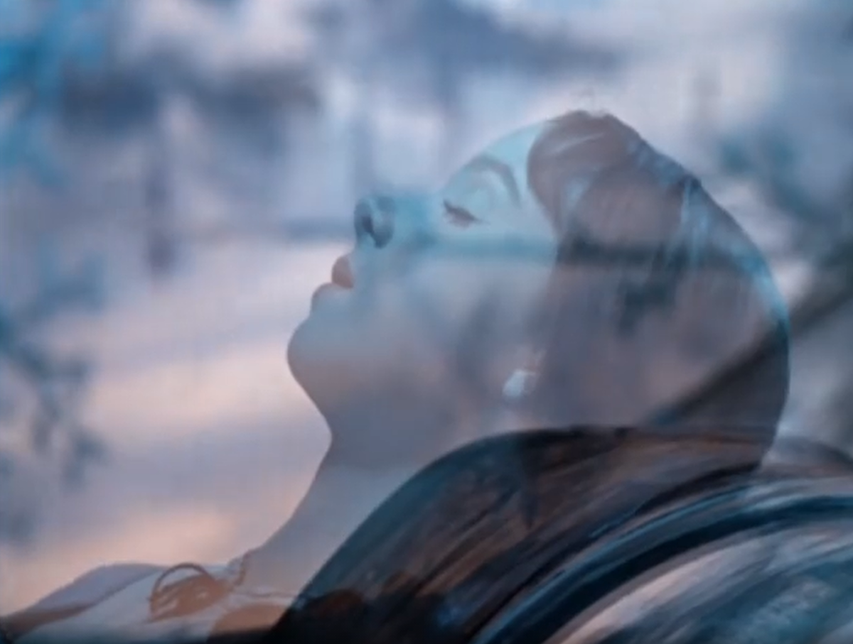 Люди в арктике. Море зимой. Ледяной сон песня. Эльза и анна ледяной конь холодное сердце 2. Ледяная девушка.