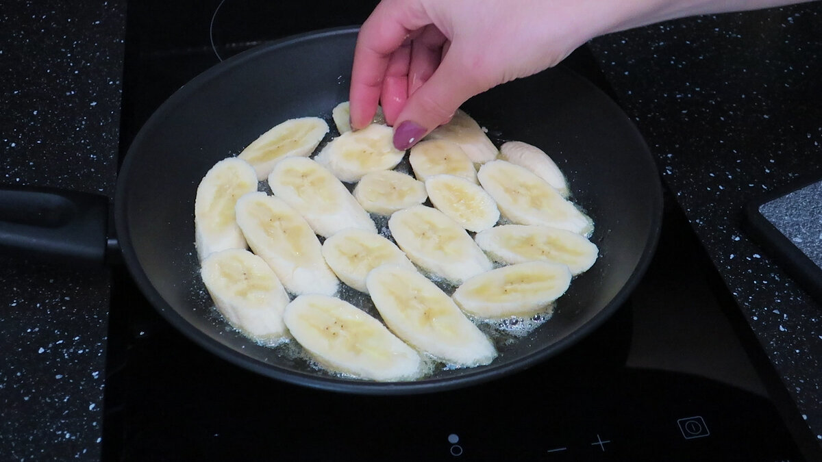 Пирог с бананами на сковороде. Супер! Вкусняшка к чаю без духовки