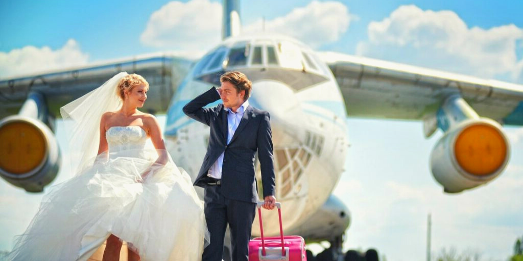 МЧ из другой страны предлагает приехать к нему