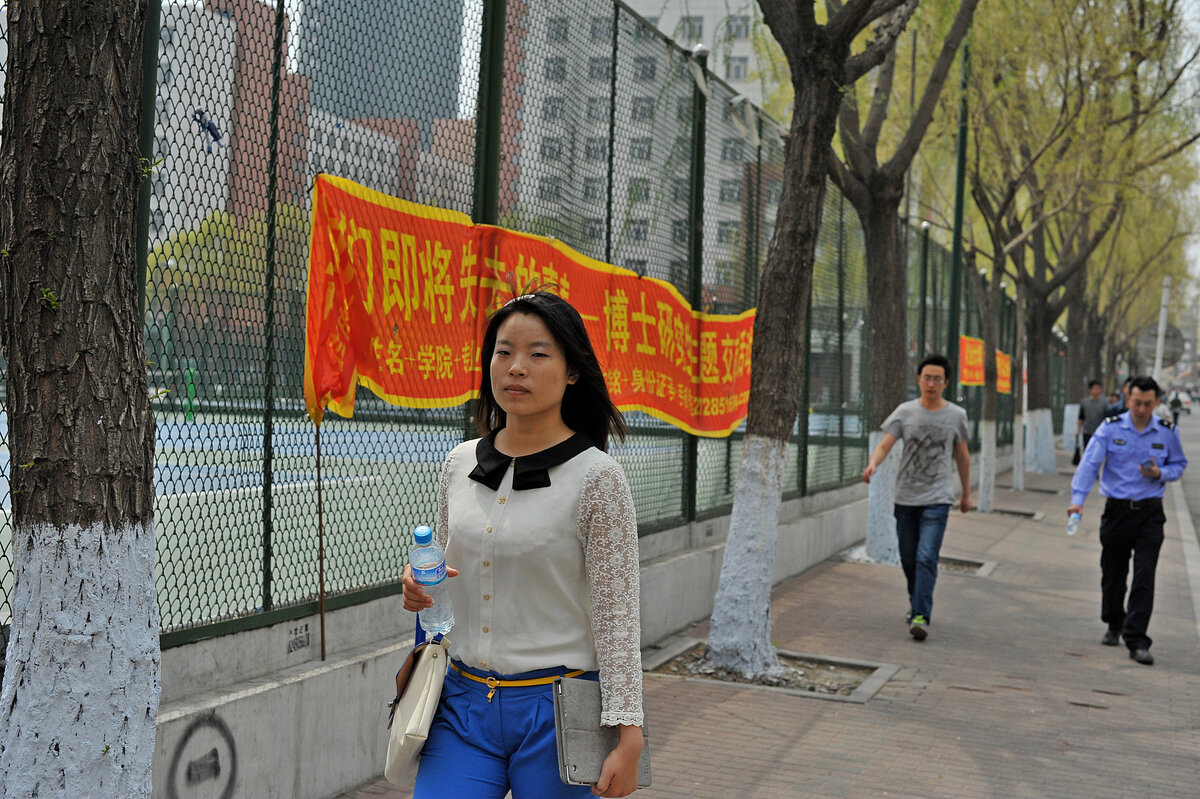 Я ЖИЛ В ГОСТИННИЦЕ, НАХОДЯЩЕЙСЯ В КАМПУСЕ ТЕХНОЛОГИЧЕСКОГО ИНСТИТУТА, ПОЭТОМУ МЕНЯ ОКРУЖАЛО МНОГО МОЛОДЫХ КИТАЯНОК И КИТАЙЦЕВ