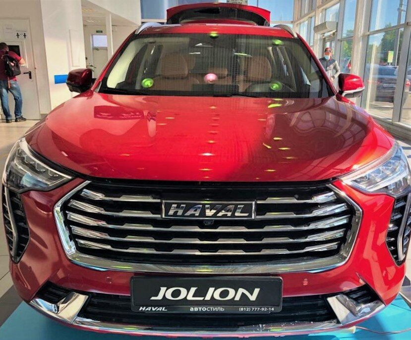 Фото передней части автомобиля Haval Jolion.
