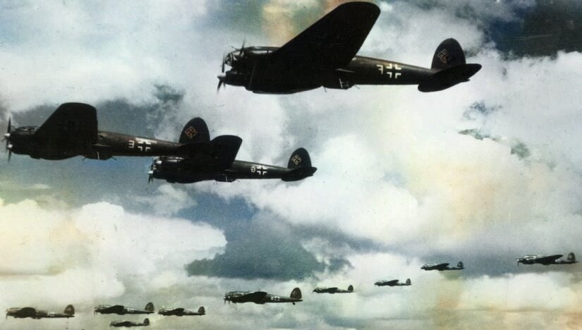 Немецкие тяжелые бомбардировщики 22 июня 1941 года со своим смертоносным грузом пересекают границу СССР. Отсчет последнего мирного времени идет на минуты.                                   Свободный источник. Яндекс картинки.