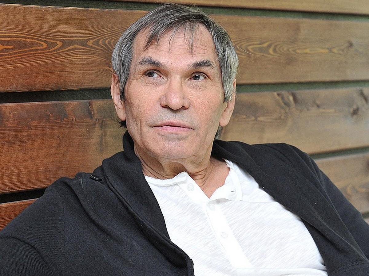 Бари Алибасов сейчас живет со своей бывшей женой, матерью его сына Бари Алибасова- младшего. Источник для фото - Яндекс