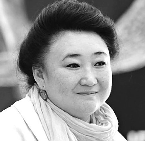 «Казахстанское кино в советский период не испытало такого взлета, как киргизское или узбекское. Казахстан был очень сильно подвержен идеологии, поэтому, если не брать ярких личностей, огромное количество картин снималось заказного, производственного и историко-революционного характера», –  казахстанский киновед Гульнар Абикеева.