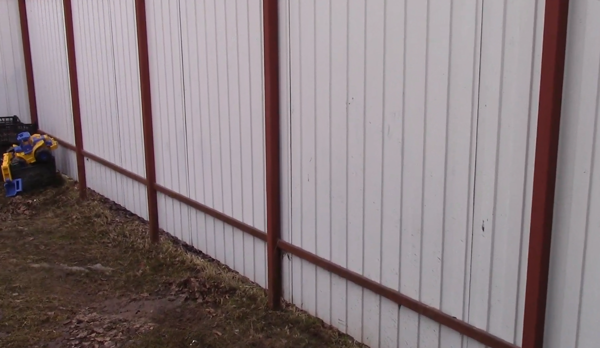 Забор через 12 лет после его установки.