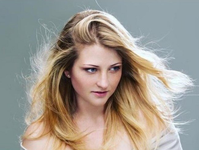 Фото: mir-znamenitostej.ru российская певица и автор песен - Лера Массква (настоящее имя Валерия Дмитриевна Гуреева)