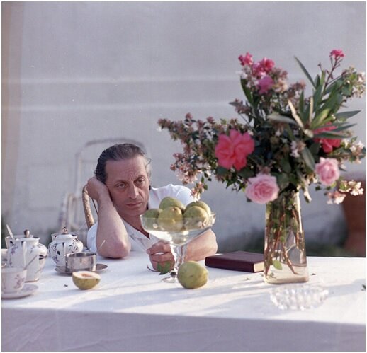 Какие говорящие глаза были у этого человека, пол царства не жалко. Ему можно было сниматься в немом кино, зачем слова, когда есть такие чёрные очи, такая харизма, пластика и мощная энергетика.